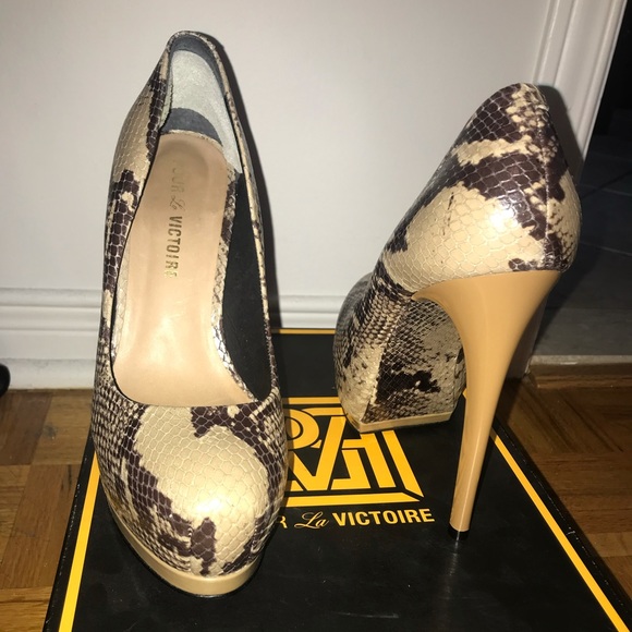 Snake skin heels, size 7.5 - Picture 1 of 3